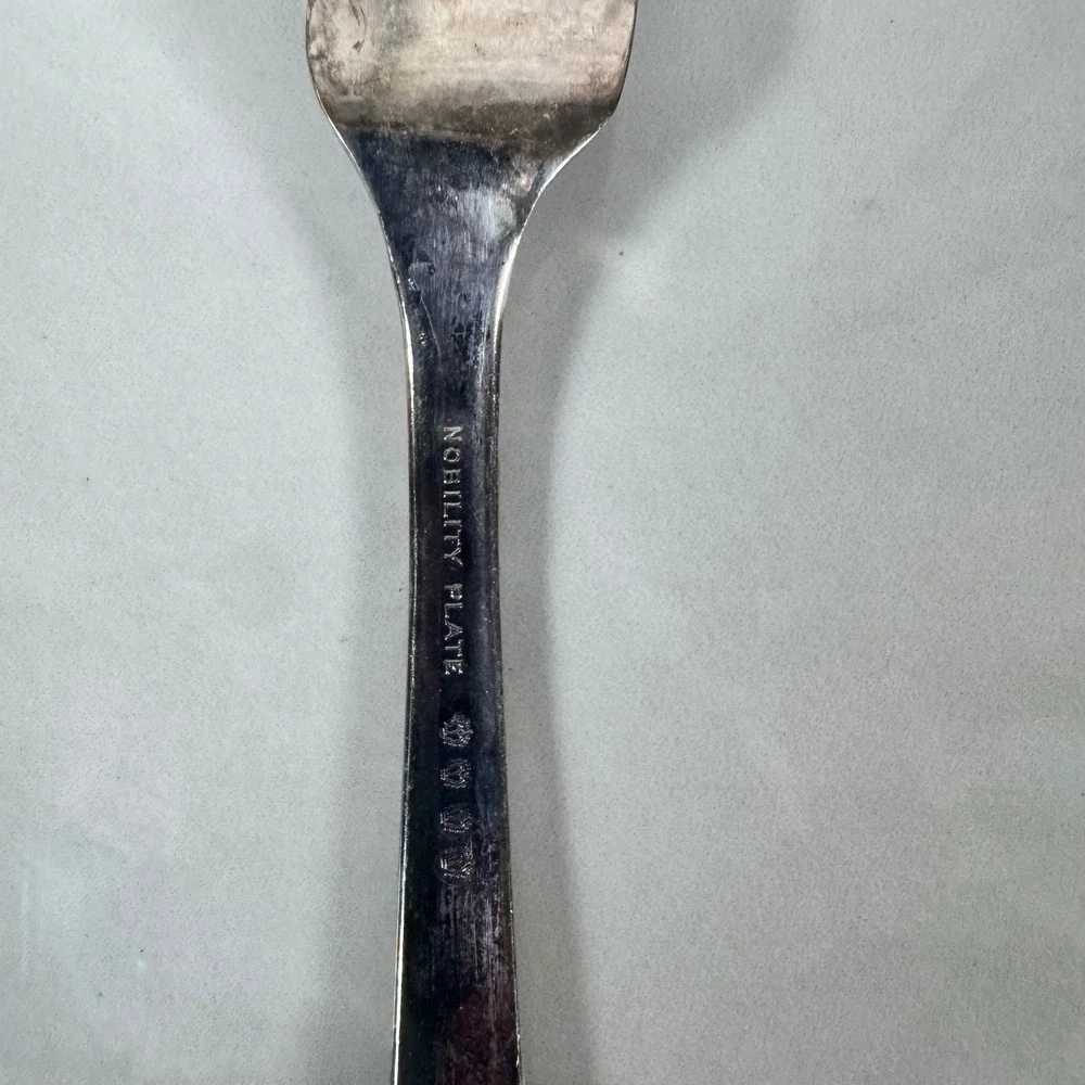 Oneida Nobility Plate Silver Plated‎ Master Butter Knife Caprice Floral Pattern